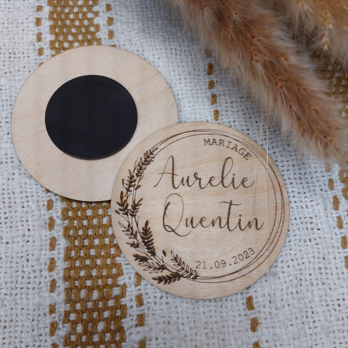 Magnet rond en bois, cadeau invité modèle Lière