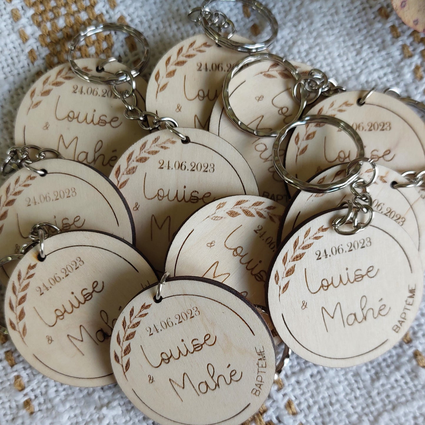 Porte clé en bois rond, cadeau invité mariage Modèle lière