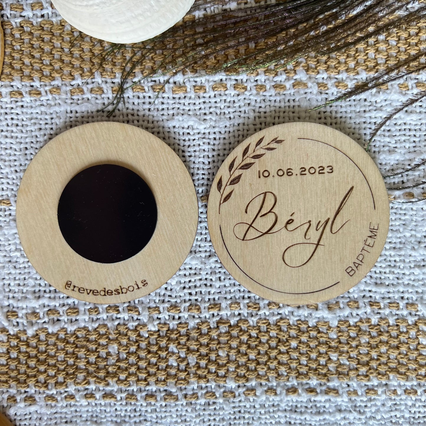 Magnet rond en bois, cadeau invité modèle Lière