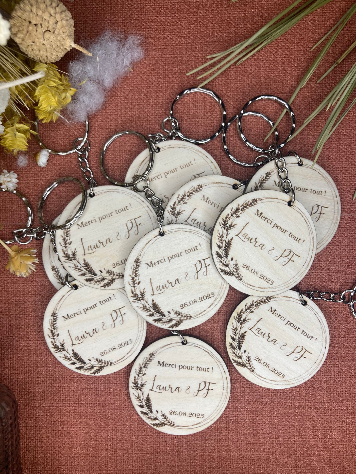 Porte clé en bois rond, cadeau invité mariage Modèle Pampas